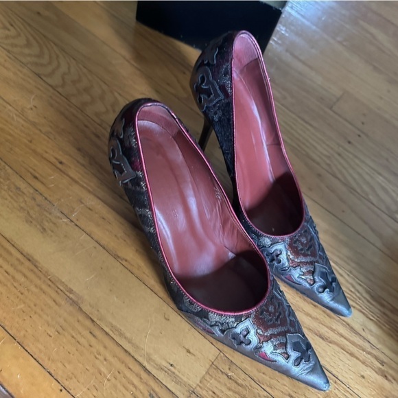 Donald Pliner Couture Black Red Suede Gray  Colored Pump Shoe  Size 8.5 Country - Picture 2 of 6